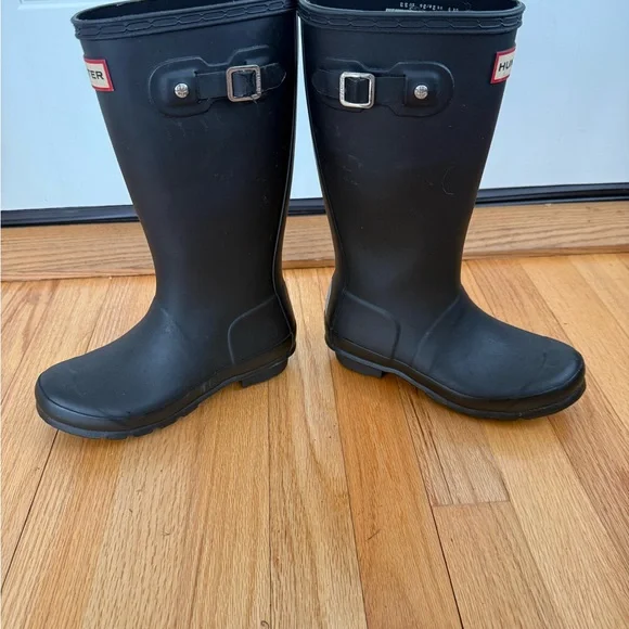 Hunter Classic Black Tall Boots - Picture 2 of 6